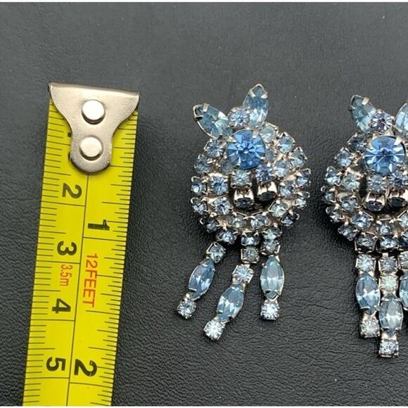 Vintage Mid Century Art Deco Ice Blue Rhinestone Screw Back Earrings Stunning - Picture 3 of 4